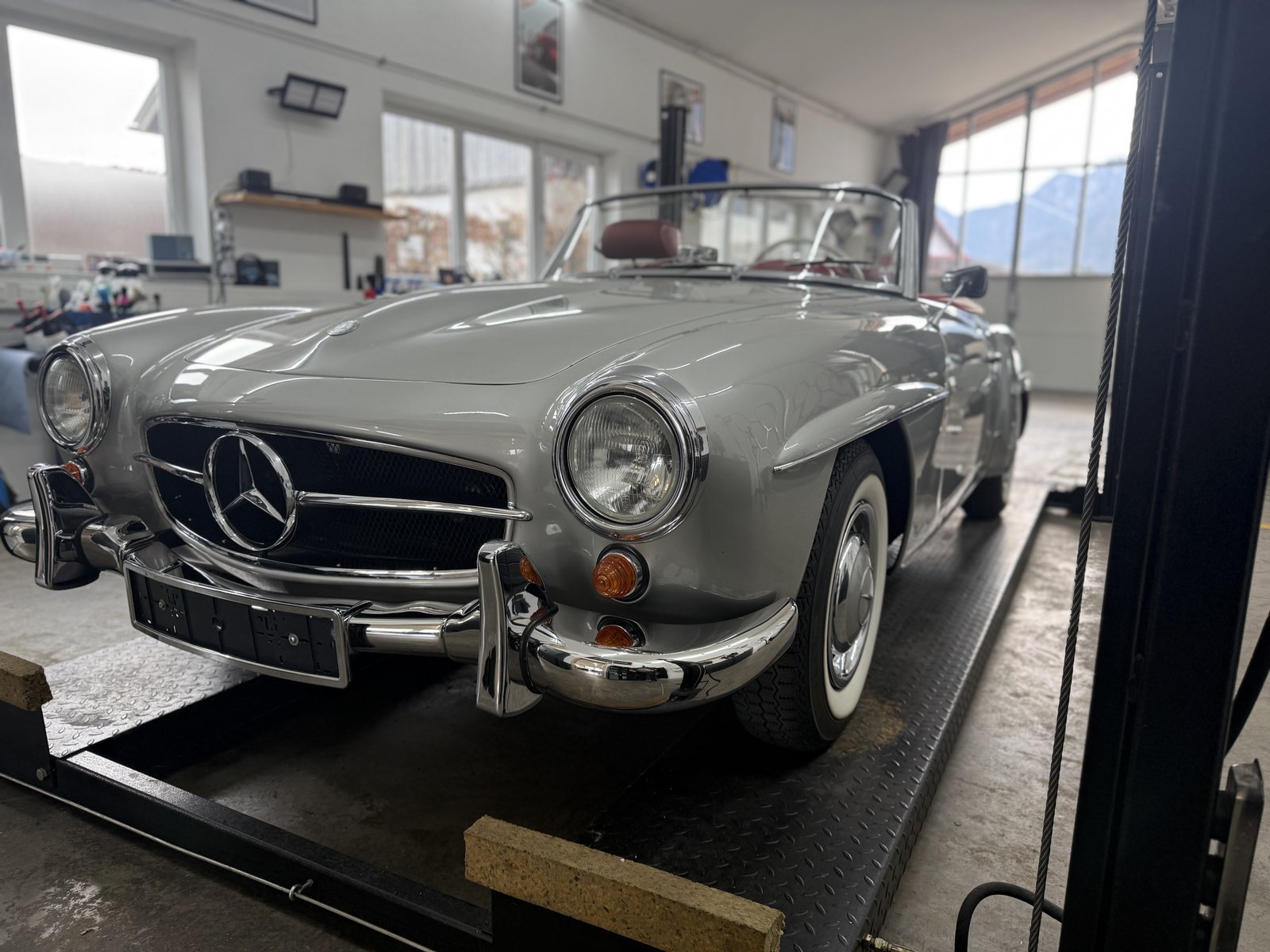 Oldtimer Innenraum Restauration Mercedes-Benz Cockpit-Sattler Leder und Lack