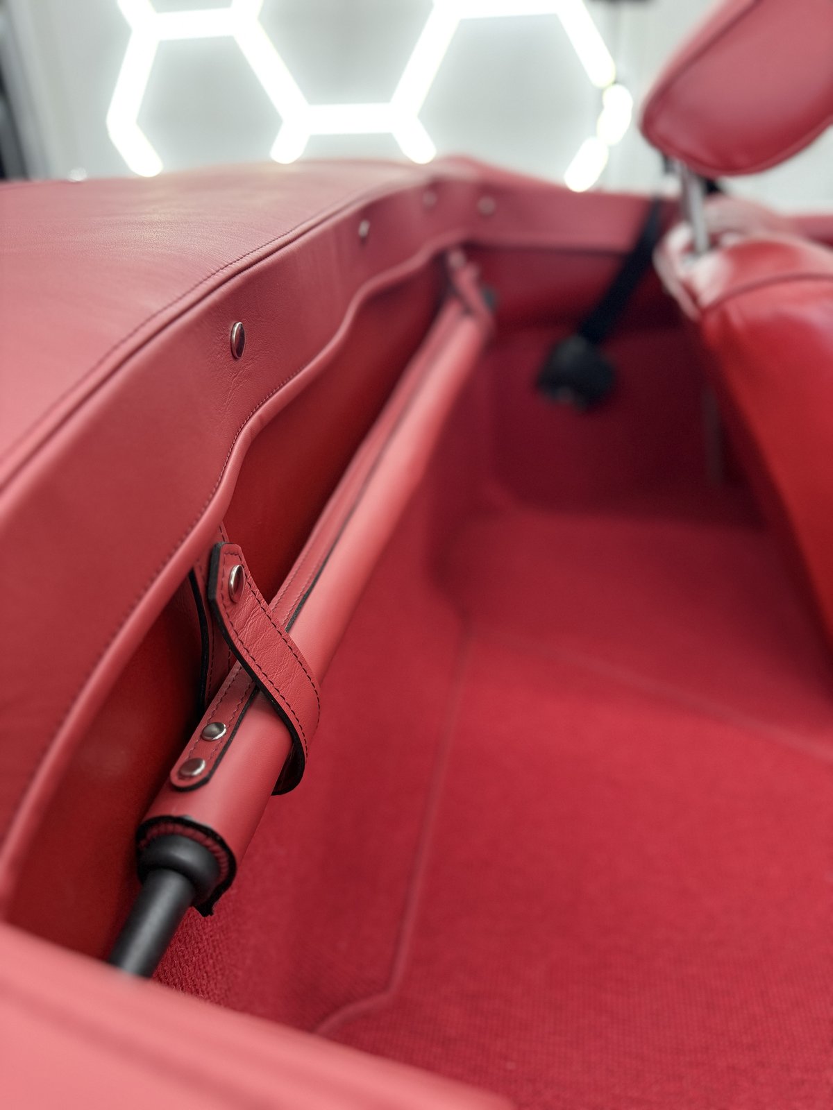 Cabrioverdeck-Projekt-Sattler Leder und Lack